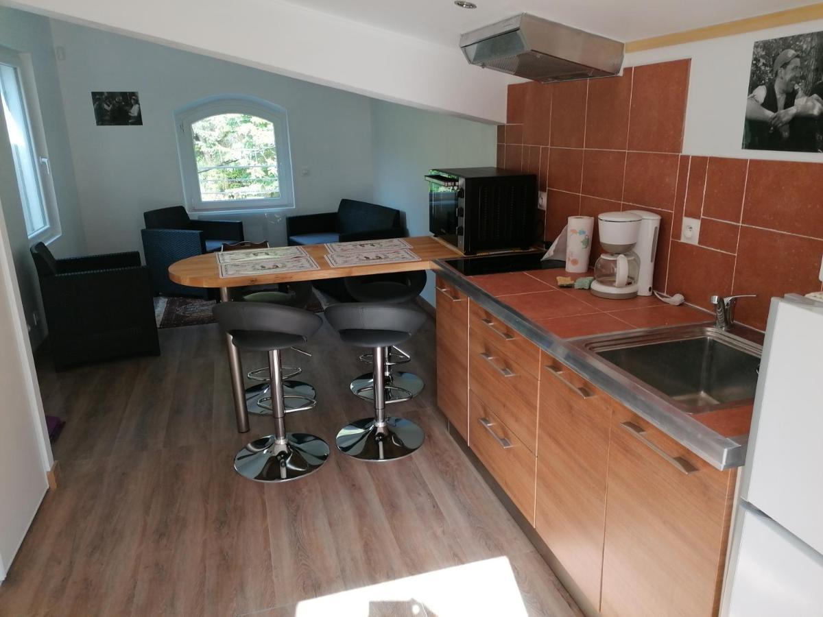 Le Clos Zinou Lambesc Esterno foto