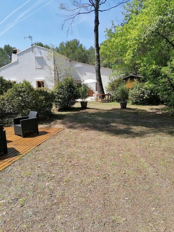 Le Clos Zinou Lambesc Esterno foto
