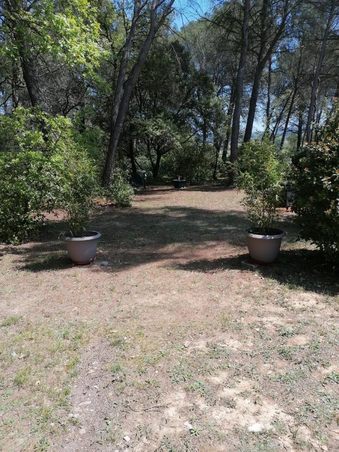 Le Clos Zinou Lambesc Esterno foto