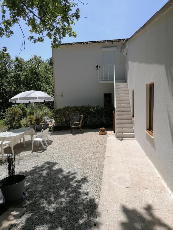 Le Clos Zinou Lambesc Esterno foto