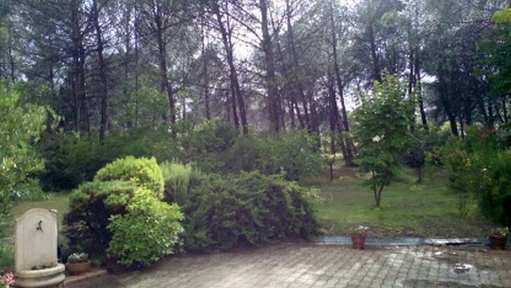 Le Clos Zinou Lambesc Esterno foto
