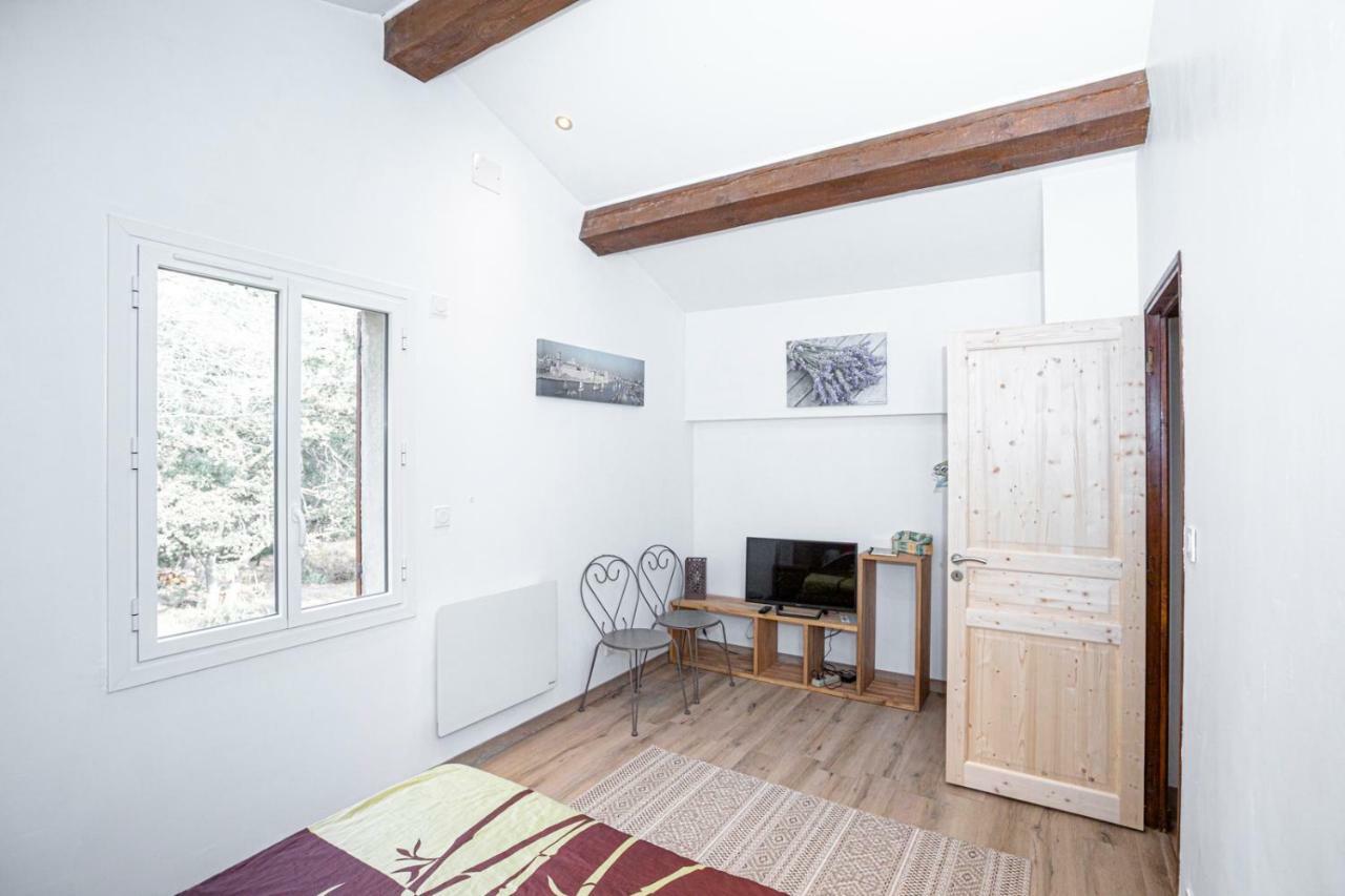 Le Clos Zinou Lambesc Esterno foto